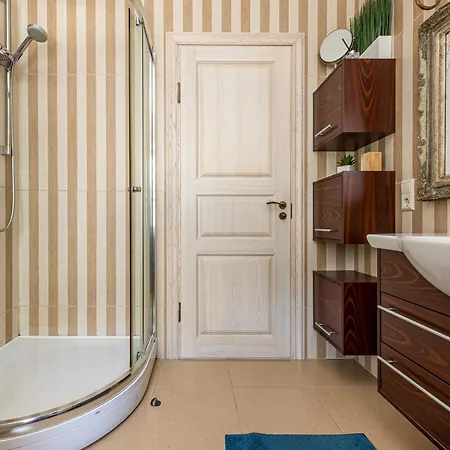 With Private Pool Laumes Juosta Villa