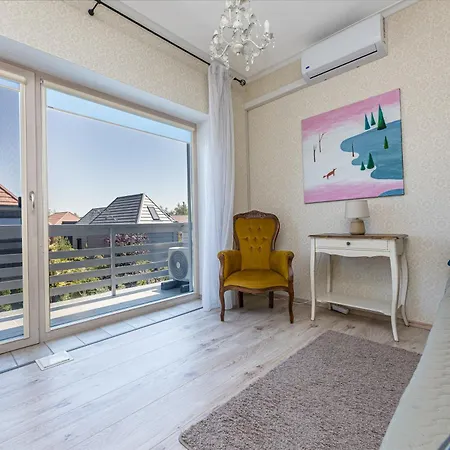 With Private Pool Laumes Juosta *