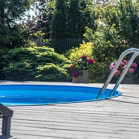 With Private Pool Laumes Juosta *